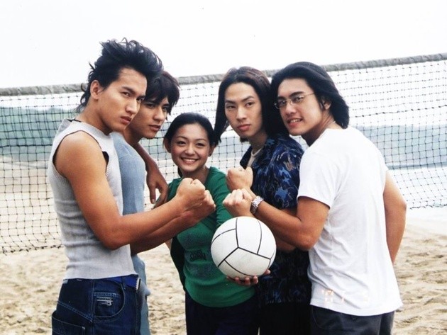 Gambar Foto JVKV Saat Main Volly di Pantai