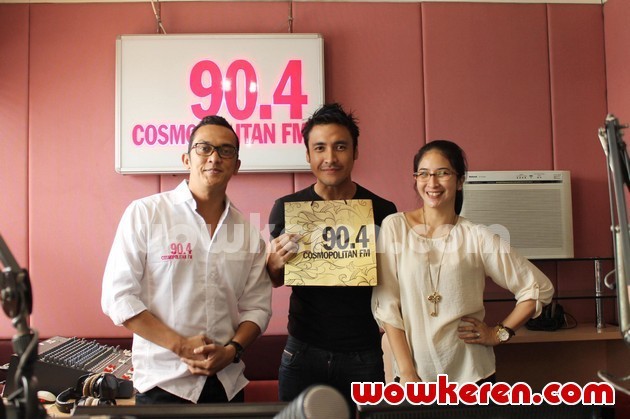 Gambar Foto Steny Agustaf, Ello dan Novita Angie di Ulang Tahun Cosmopolitan FM