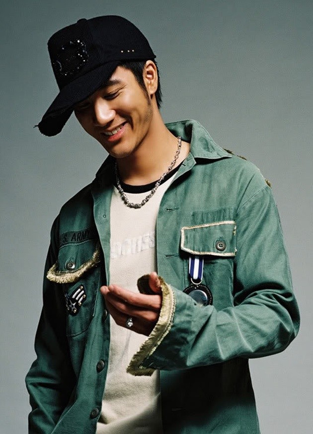 Foto Wang Lee Hom Terlihat Romantis Saat Main Piano - Foto 