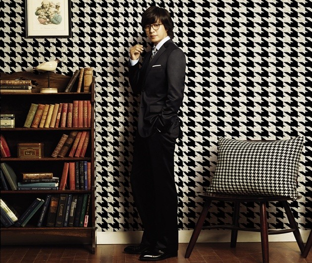 Gambar Foto Bae Yong Joon untuk Katalog Arnaldo Bassini