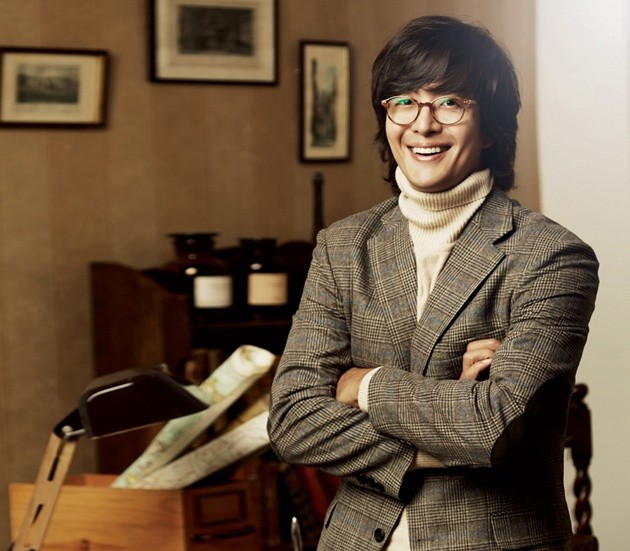 Gambar Foto Bae Yong Joon di Pemotretan untuk Katalog Arnaldo Bassini