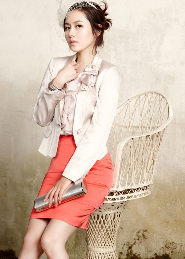 Gambar Foto Son Ye Jin Tampil Cantik untuk Katalog Fashion Chatelaine Spring 2010