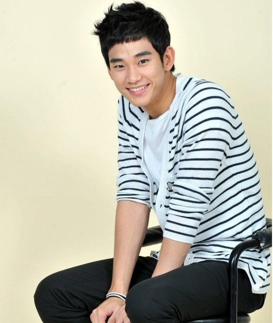 Gambar Foto Kim Soo Hyun Aktor yang Masih Fresh