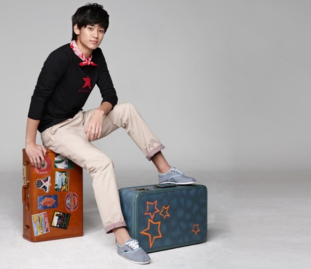 Gambar Foto Kim Soo Hyun untuk Katalog Fashion