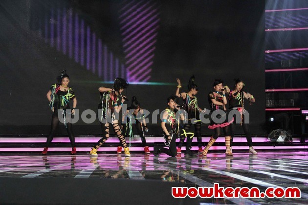 Gambar Foto Perfomance Cherry Belle di Grand Final Boy & Girl Band Indonesia
