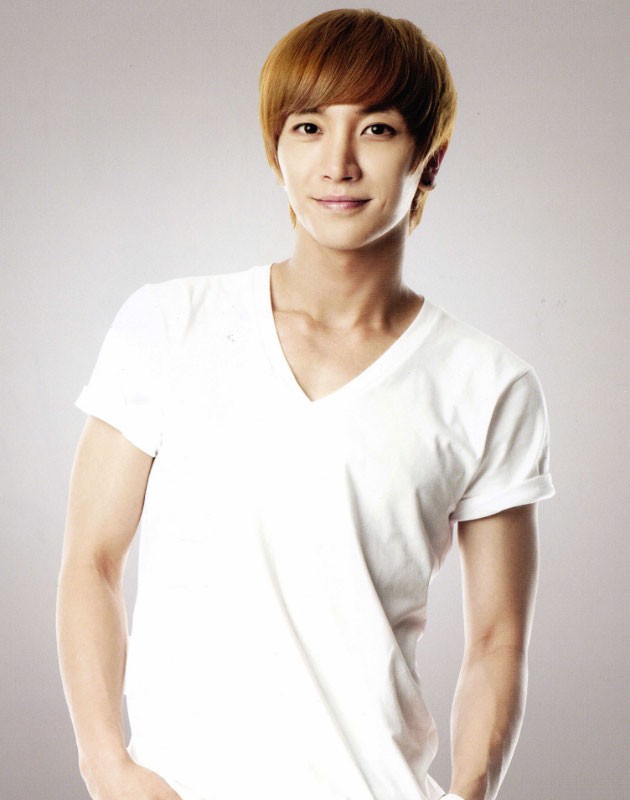 Gambar Foto Leeteuk untuk Kepentingan Promo Album Super Junior