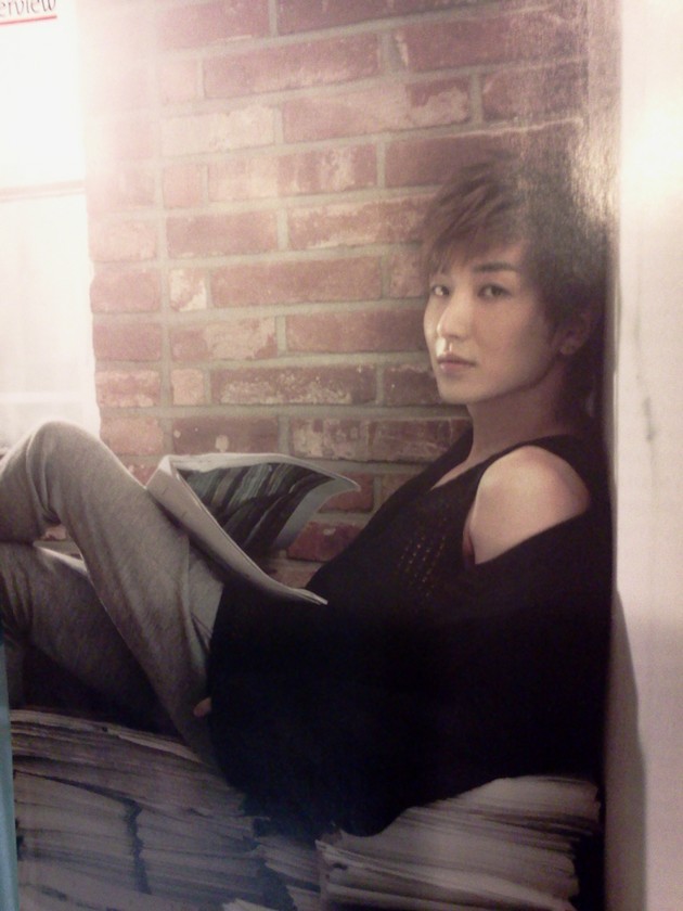 Gambar Foto Leeteuk Tampil Cool di Depan Kamera