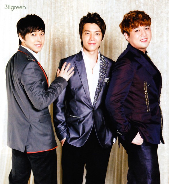 Gambar Foto Sungmin, Lee Donghae dan Shindong di Majalah Music Bank Japan