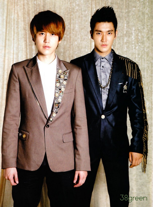 Gambar Foto Kyuhyun dan Choi Siwon di Majalah Music Bank Japan