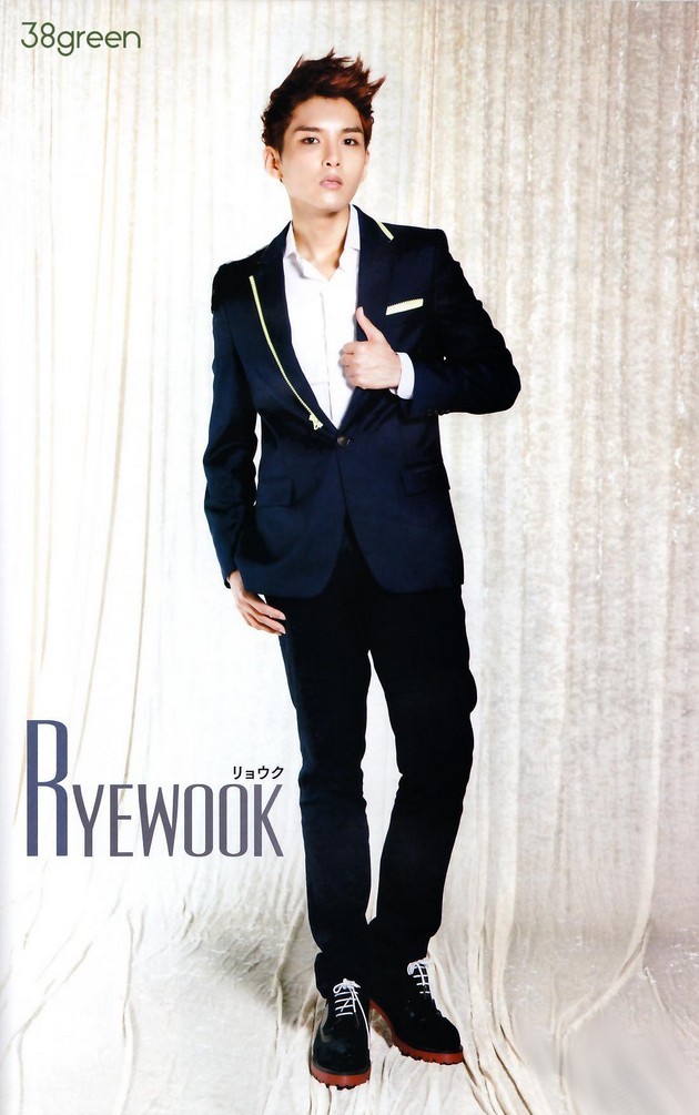 Gambar Foto Ryeowook di Majalah Music Bank Japan