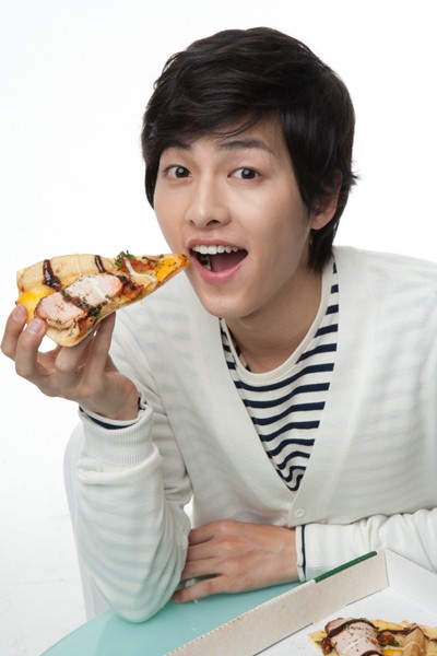 Gambar Foto Song Joong Ki Promo Iklan Produk Makanan
