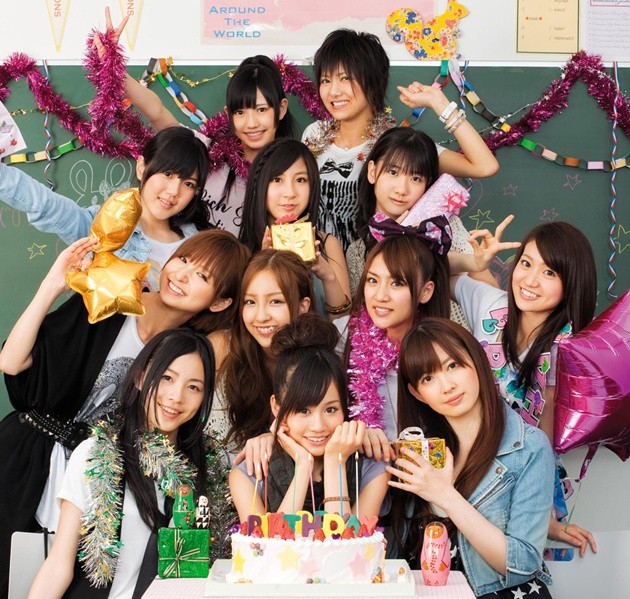 Gambar Foto AKB48 Tampil Ceria Saat di Depan Kamera