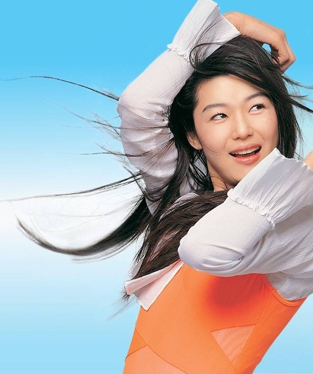 Gambar Foto Jun Ji Hyun Menjadi Model Produk kosmetik
