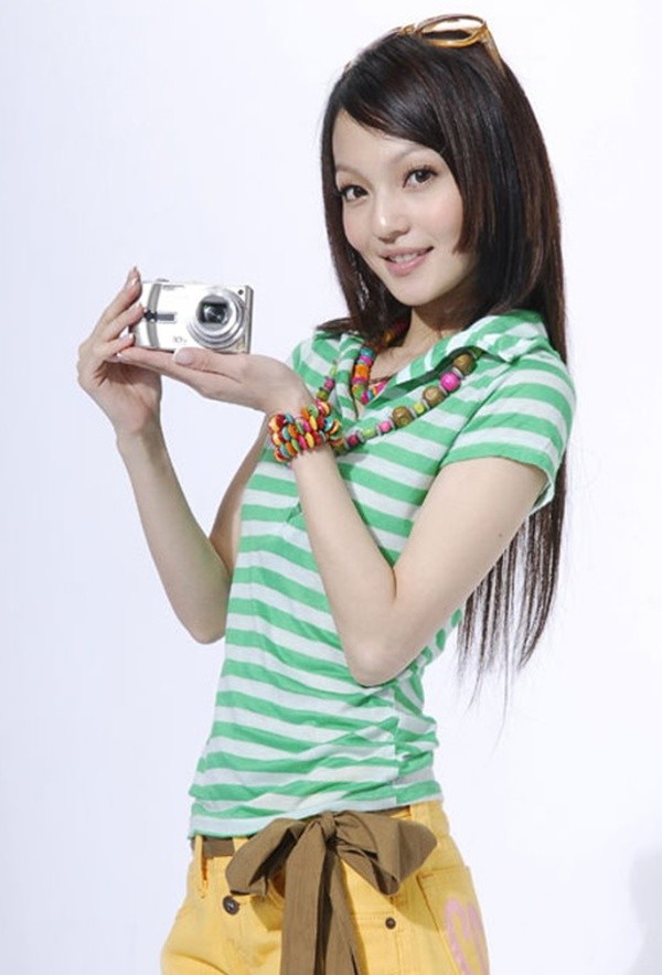 Foto Angela Zhang Menjadi Seorang Penyanyi Wanita Terbaik Foto 2 dari 20
