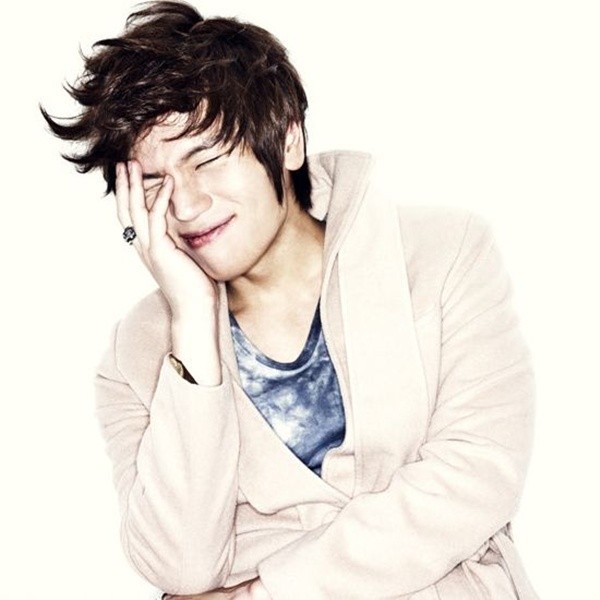 Gambar Foto K.Will Juga Pandai Memainkan Instrumen Piano