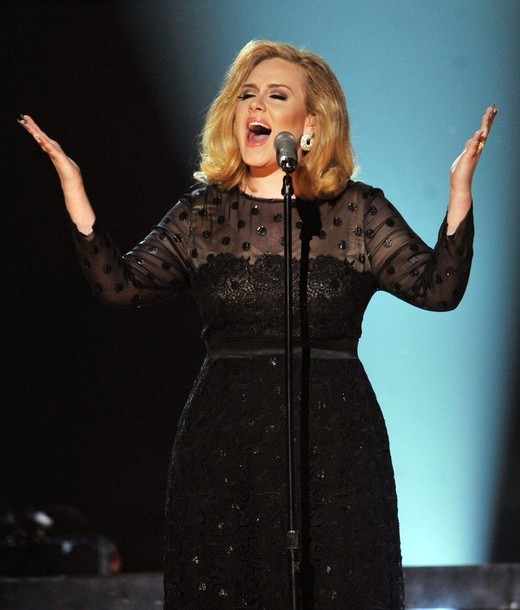 Gambar Foto Aksi Panggung Adele di Grammy Awards 2012
