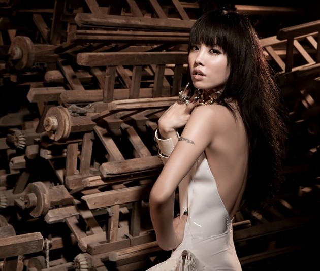 Gambar Foto Jolin Tsai di Pemotretan untuk Sebuah Majalah