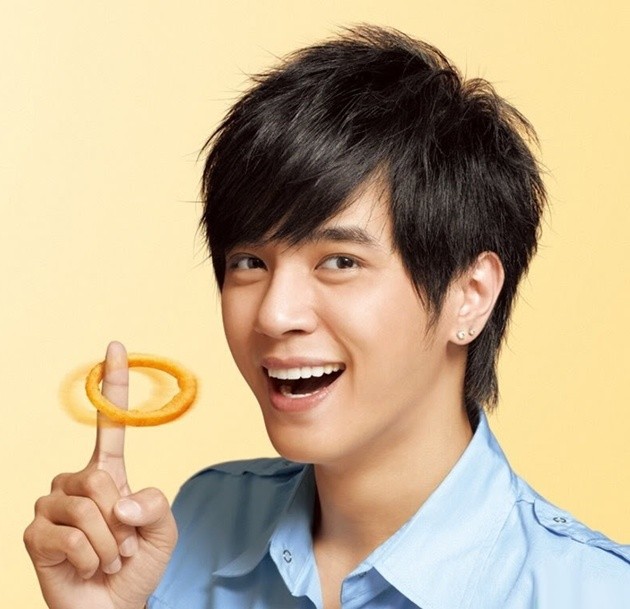 Gambar Foto Show Luo Penyanyi Bergenre Mandopop - Foto 2 dari 20