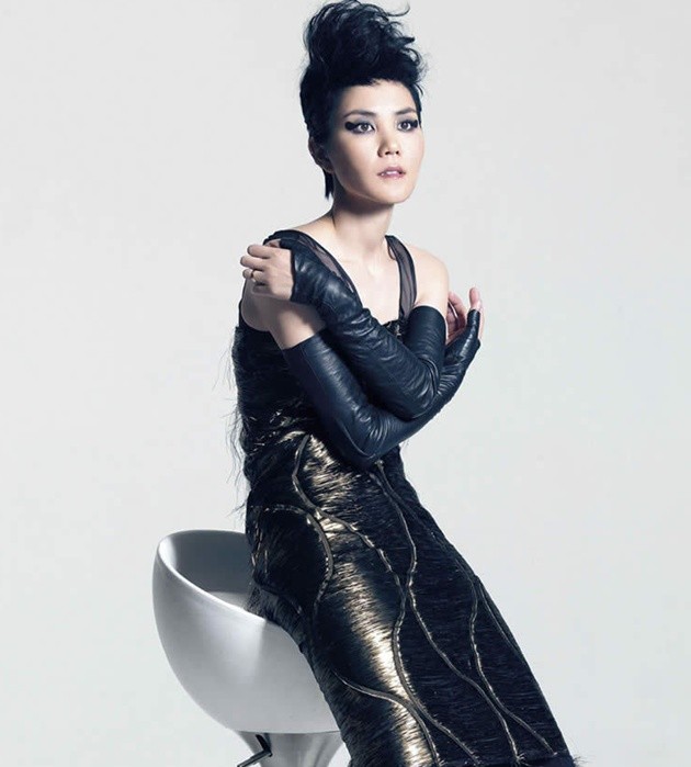 Gambar Foto Faye Wong Pemotretan untuk Katalog Fashion