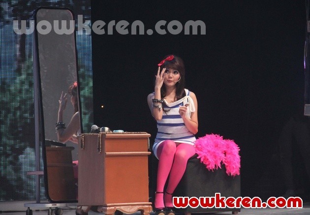 Gambar Foto Rina Nose di Komedi Musikal RCTI 