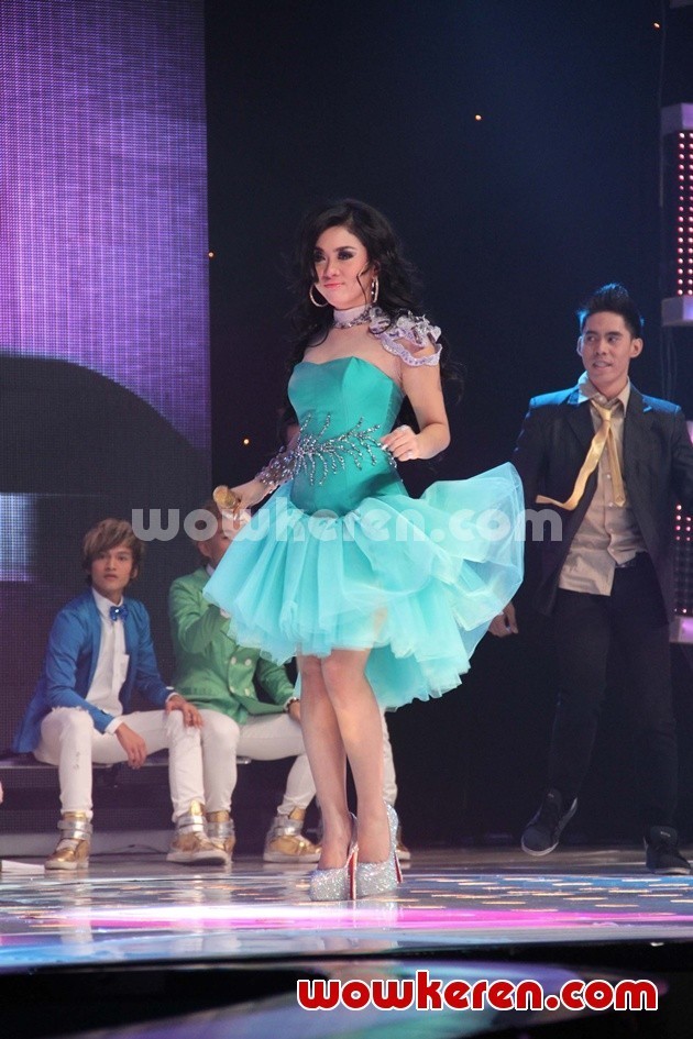 Gambar Foto Syahrini di Komedi Musikal RCTI 
