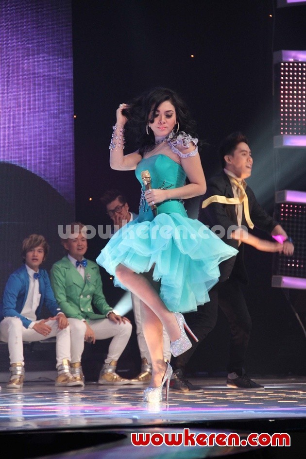 Gambar Foto Syahrini di Komedi Musikal RCTI 