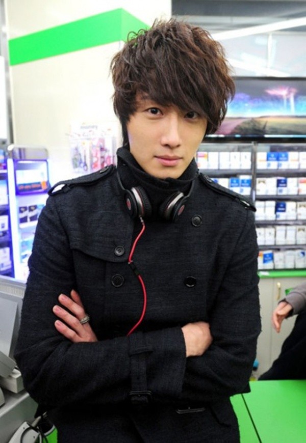 Gambar Foto Jung Il Woo Sebagai Seorang Penyanyi di 