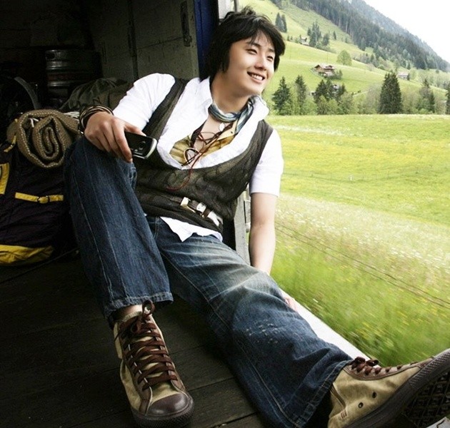 Gambar Foto Jung Il Woo Menjadi Model Iklan Telepon Seluler