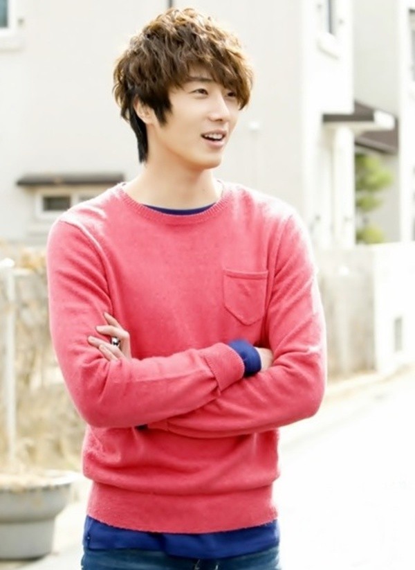 Gambar Foto Jung Il Woo Santai dengan Aktifitasnya