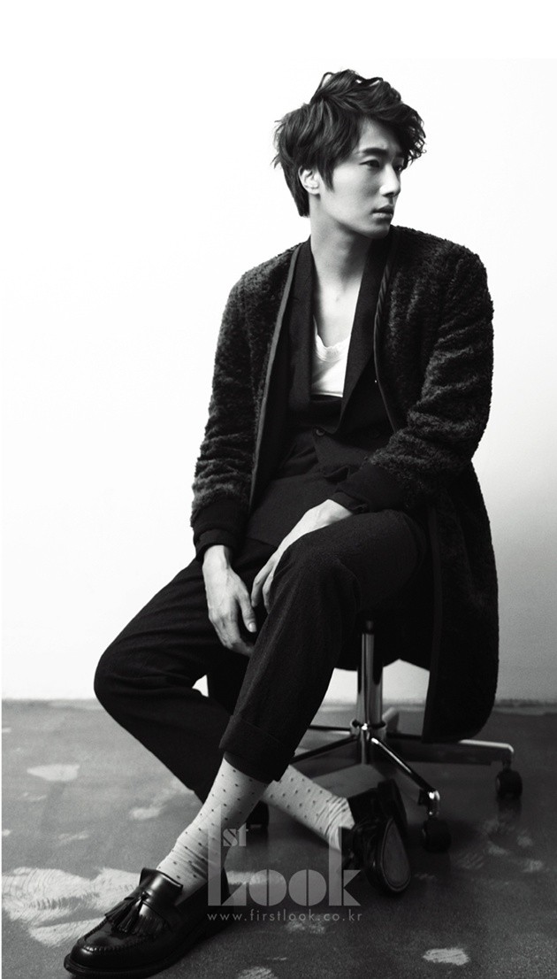 Gambar Foto Jung Il Woo Pemotretan di Sebuah Majalah