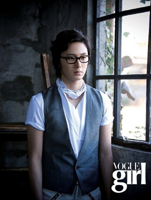 Gambar Foto Jung Il Woo untuk Majalah Vogue Girl