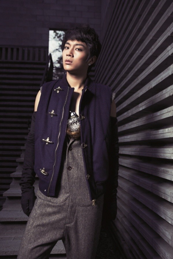Gambar Foto Yoon Doo Joon untuk Katalog Fashion