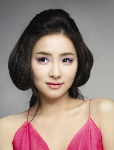 Gambar Foto Pose Seksi Shin Se Kyung di Depan Kamera