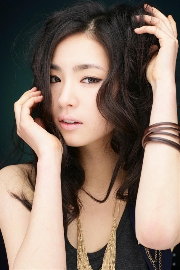 Gambar Foto Pose Seksi Shin Se Kyung di Depan Kamera