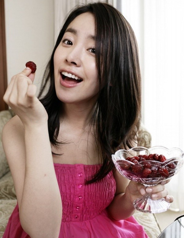 Gambar Foto Han Ji Min Bermain di
