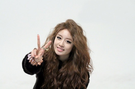 Gambar Foto Jiyeon Bermain di 
