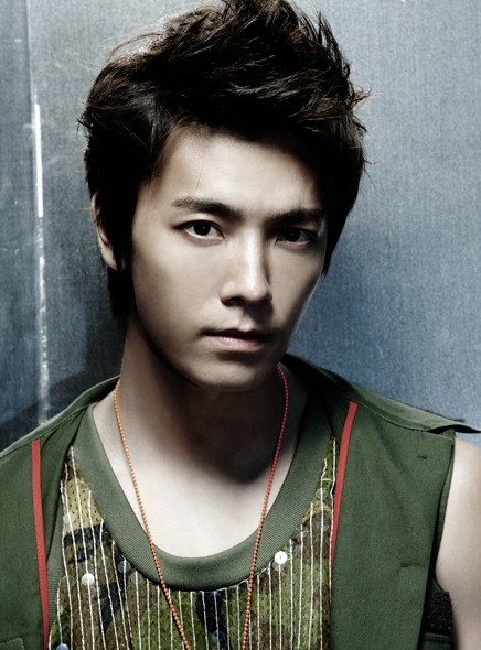 Gambar Foto Lee Donghae di Promo Single 'Mr. Simple'