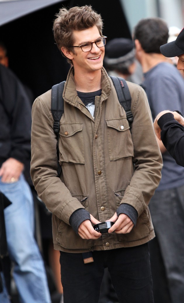 Gambar Foto Andrew Garfield Terlihat di On Set 'The Amazing Spider-Man'