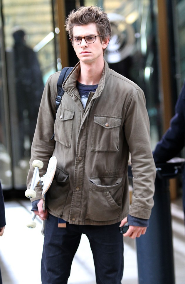 Gambar Foto Andrew Garfield Terlihat di On Set 'The Amazing Spider-Man'
