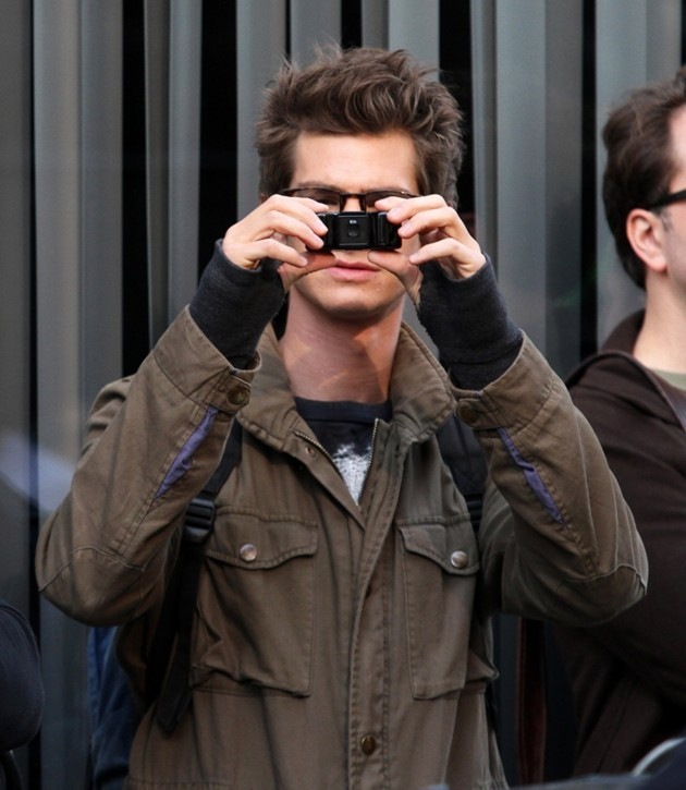 Gambar Foto Andrew Garfield Terlihat di On Set 'The Amazing Spider-Man'