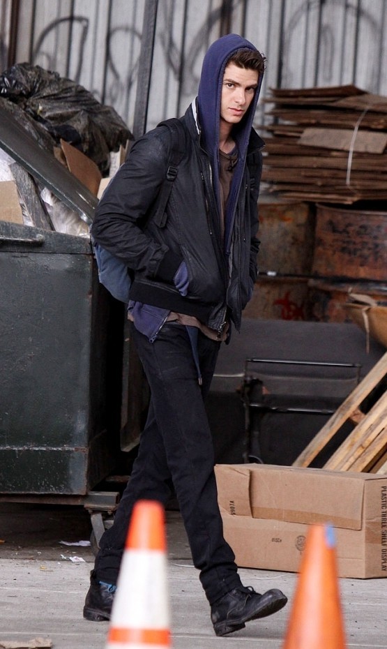 Gambar Foto Andrew Garfield Saat Syuting 'The Amazing Spider-Man'