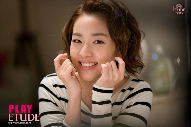 Gambar Foto Sandara Park di Iklan Produk Utude House