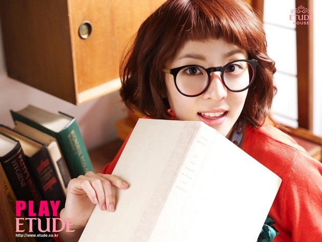Gambar Foto Sandara Park di Iklan Produk Utude House