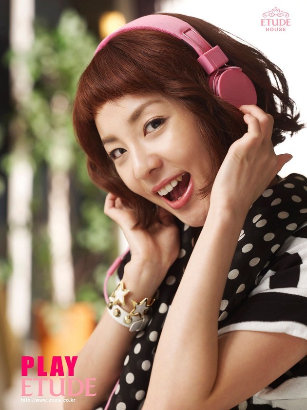Gambar Foto Sandara Park di Iklan Produk Utude House