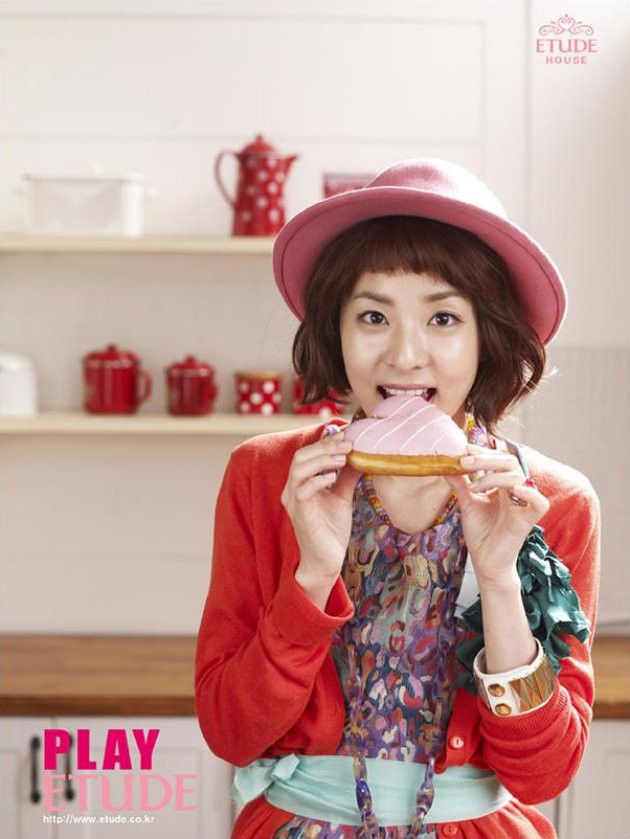 Gambar Foto Sandara Park di Iklan Produk Utude House