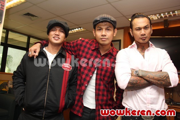 Gambar Foto Superman Is Dead Saat Ditemui di Kantor Sony Music