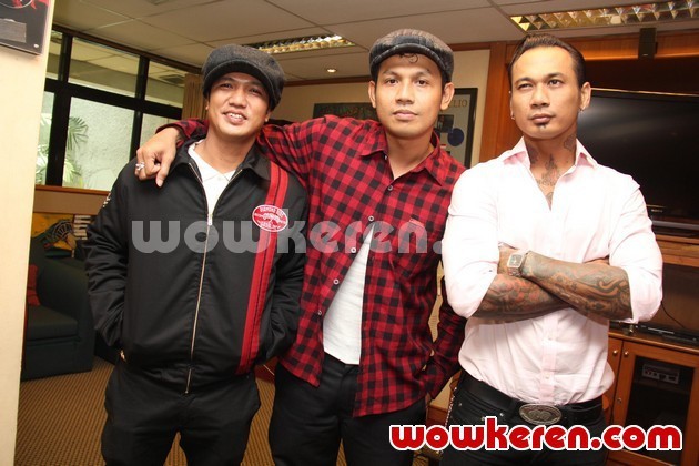 Gambar Foto Superman Is Dead Saat Ditemui di Kantor Sony Music