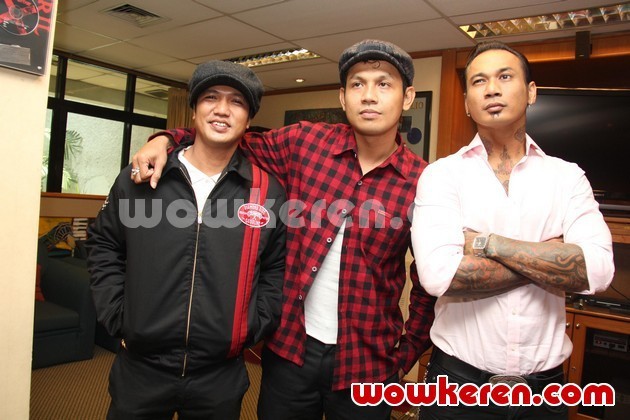 Gambar Foto Superman Is Dead Saat Ditemui di Kantor Sony Music
