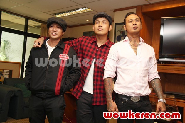 Gambar Foto Superman Is Dead Saat Ditemui di Kantor Sony Music