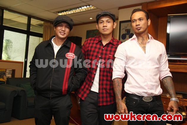 Gambar Foto Superman Is Dead Saat Ditemui di Kantor Sony Music